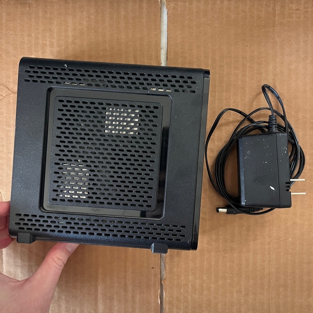 Arris SURFboard SBG10 Cable Modem Router - Black - Picture 2 of 4